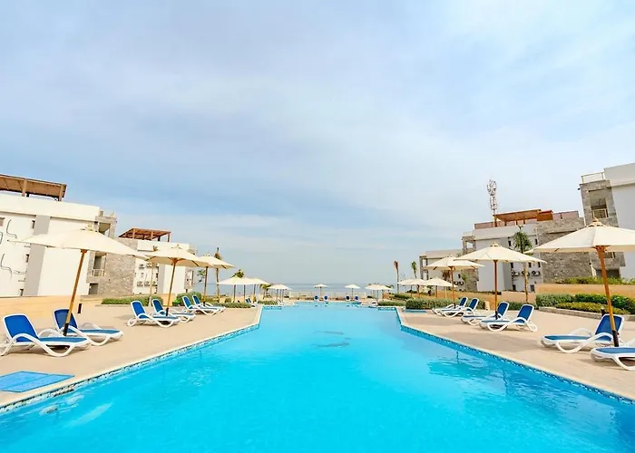 Cozy Sea View Near And Pools