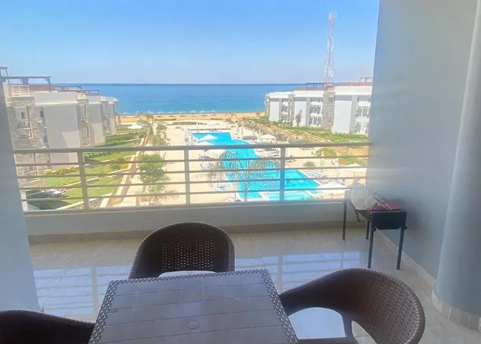 Cozy Sea View Near And Pools Apartment